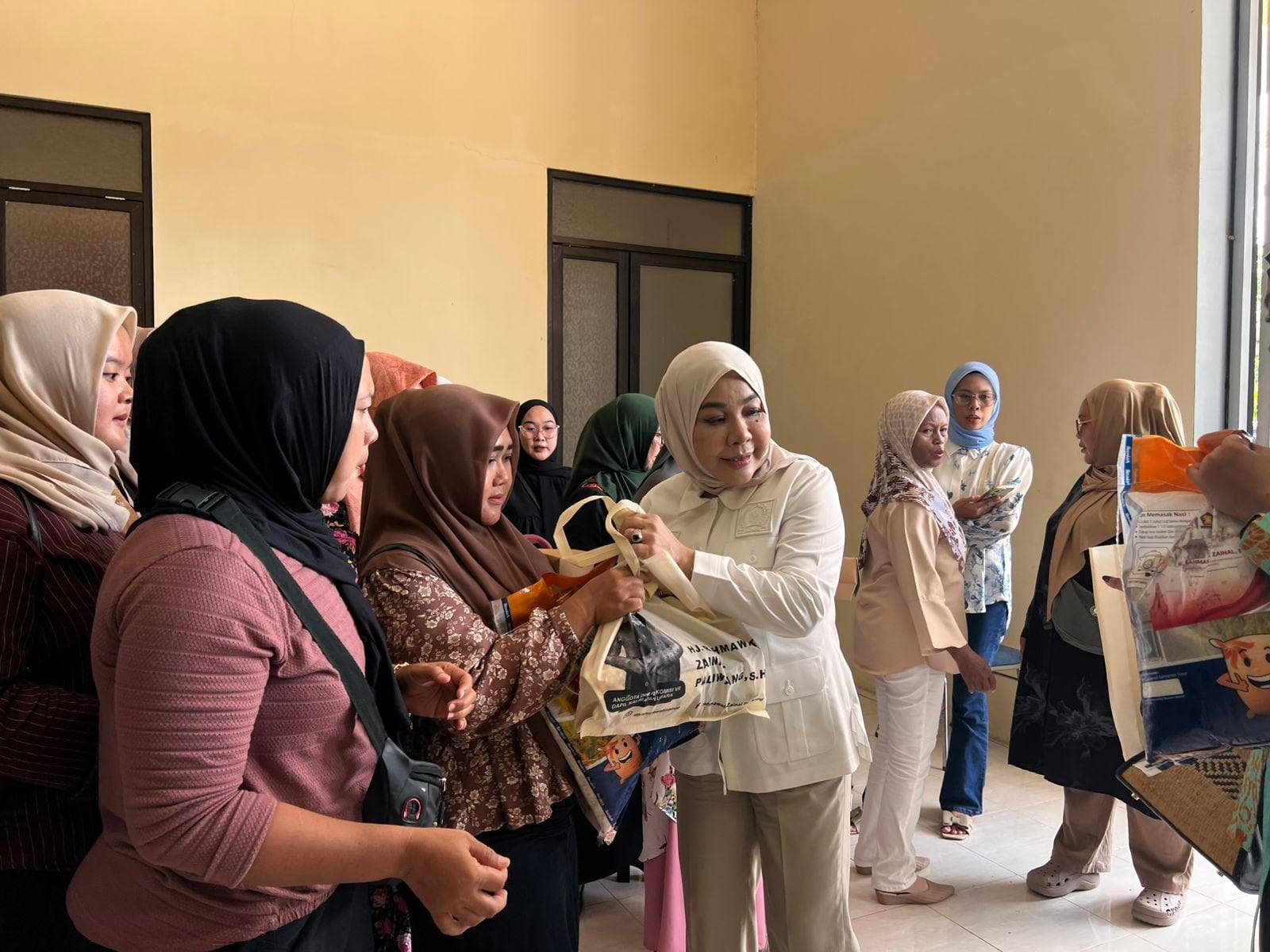 Anggota DPR RI Fraksi Gerindra Hj Rahmawati / Lil