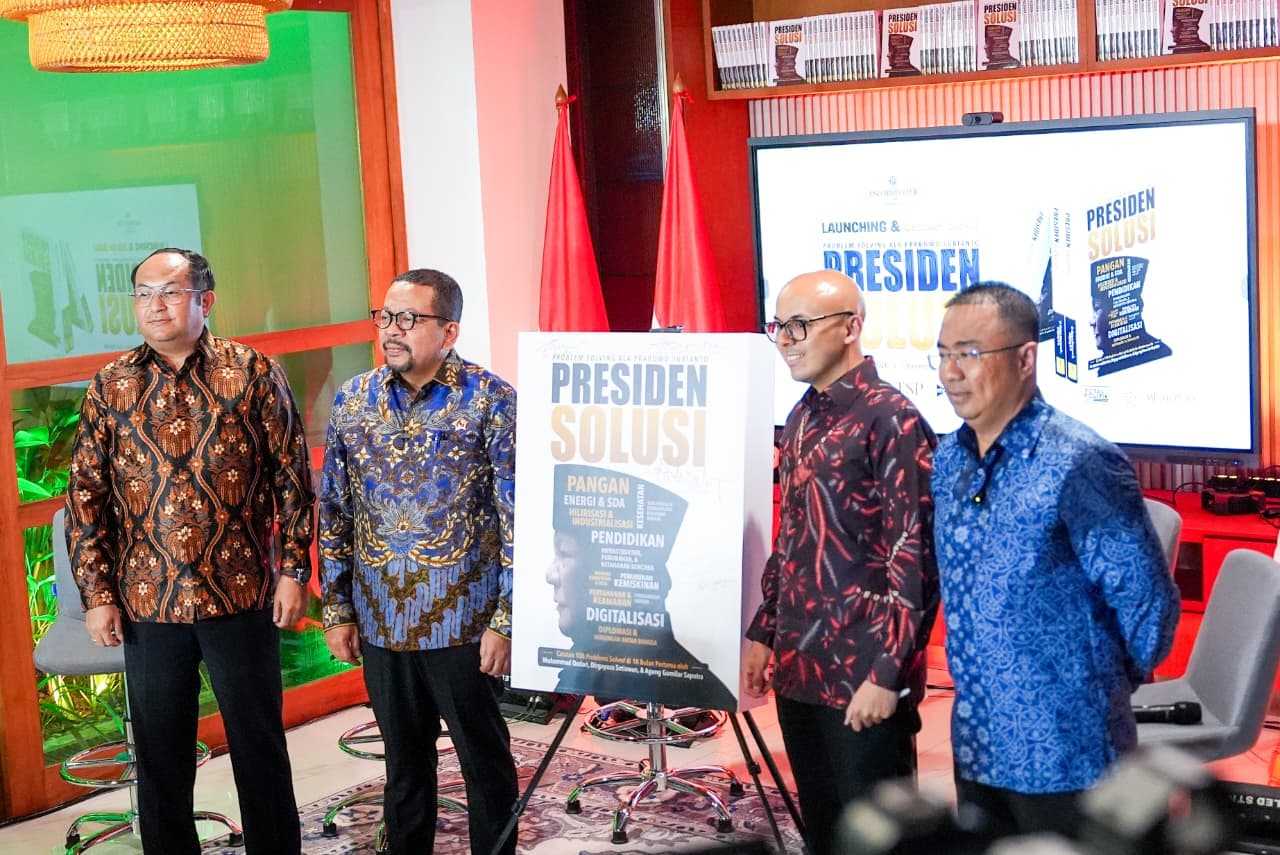 Menyelami Pola Pikir di Balik Gerak Cepat Prabowo Lewat Buku Presiden Solusi